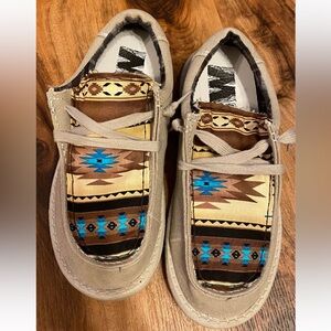 Mens Brown Aztec Shoes size 8